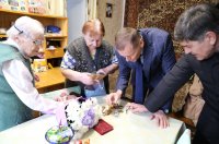 В Мирном продолжают вручать медали ветеранам 